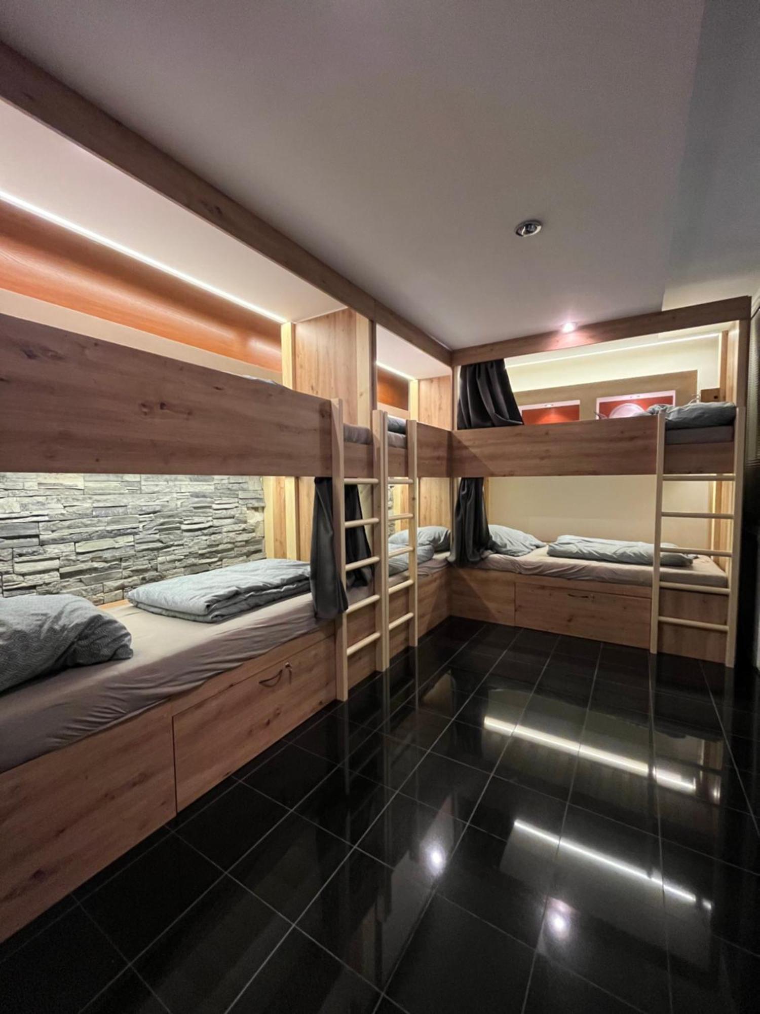 Zen Zone Hostel Bratislava Ngoại thất bức ảnh